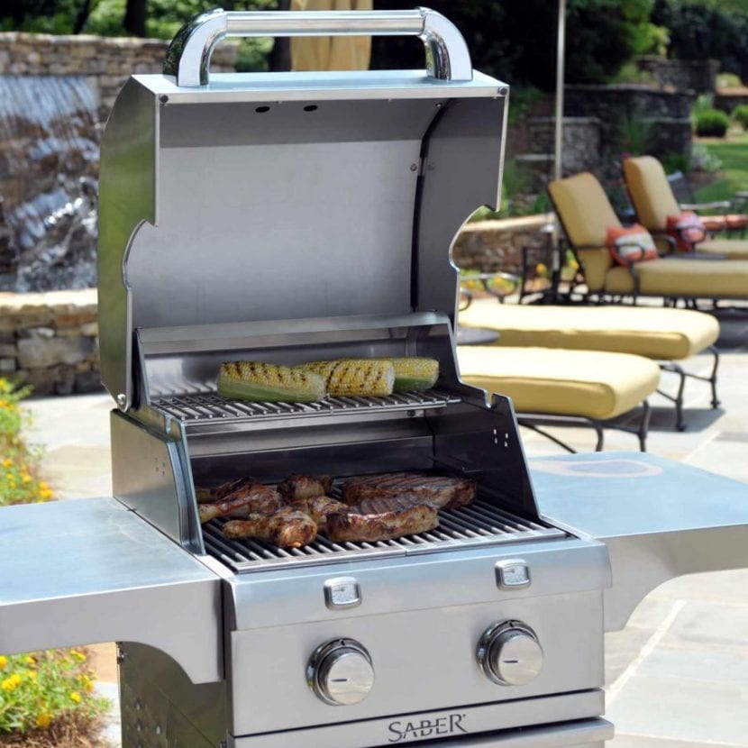 Saber 330 2 Burner Stainless Steel Freestanding-Propane Gas Grill R33SC0012 Lifestyle Close Up