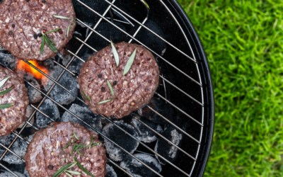 The Differences Between Cleaning a Gas and Charcoal Grill