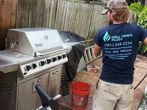 bbq grill cleaning by grill tanks plus